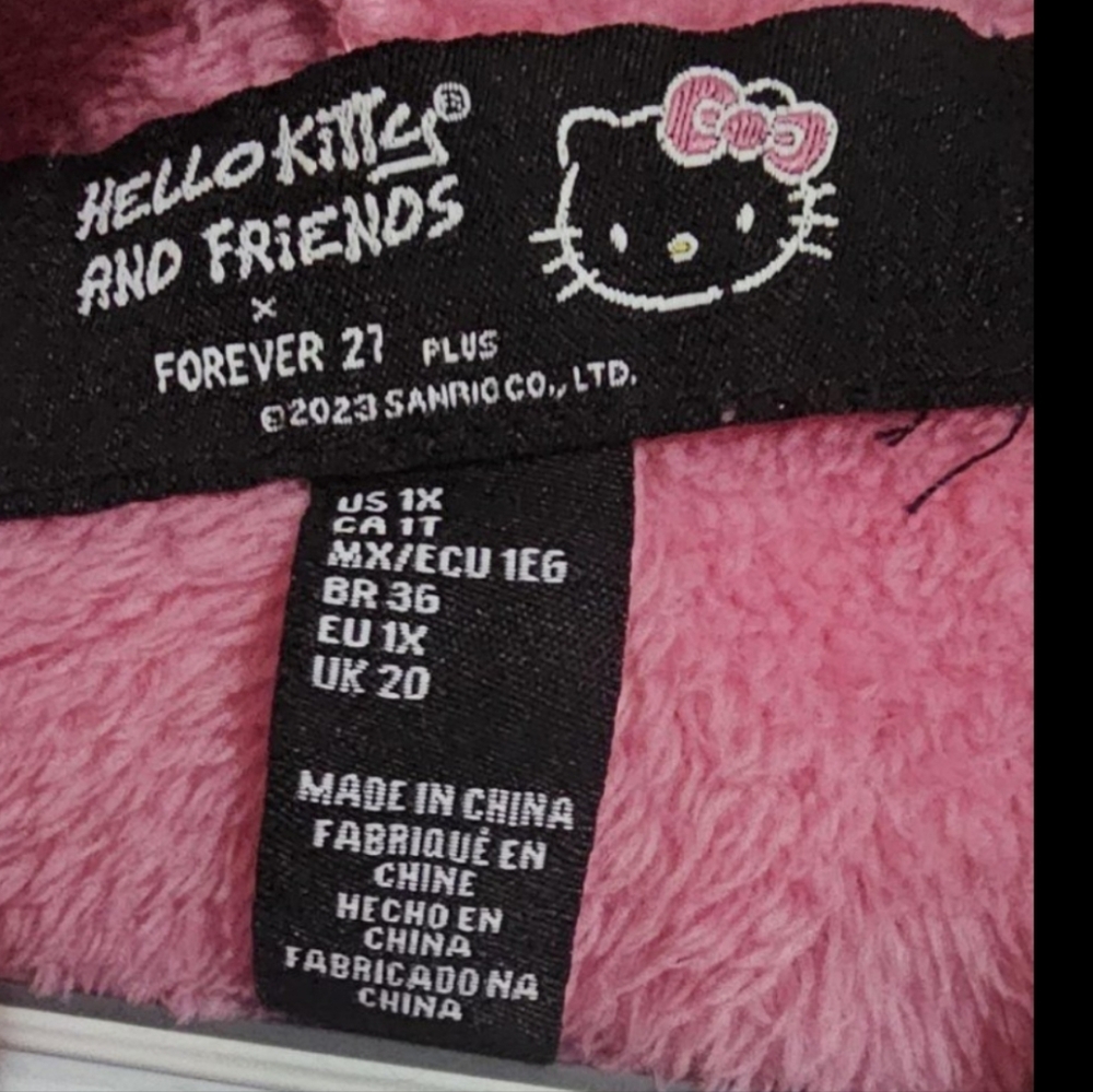 Hello Kitty Pink Robe x Forever 21 - Picture 2 of 5